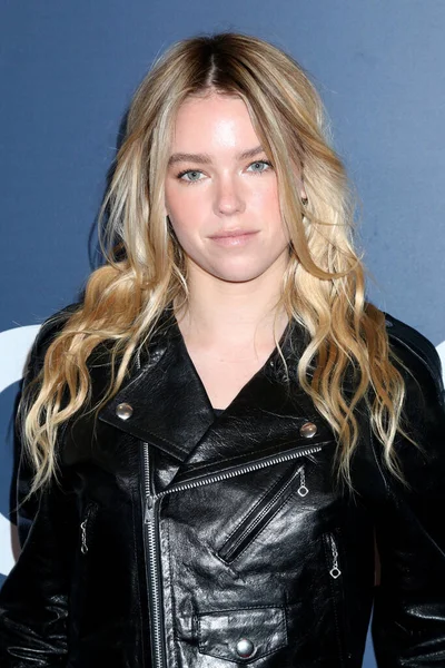 Milly Alcock, 2025 Newport Plaj Film Festivali 'nde 19 Ekim 2025' te Balboa Bay Club 'da, CA