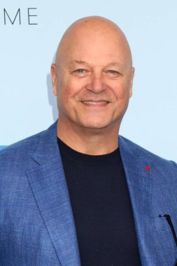 Michael Chiklis, Skirball Center 'daki 2025 Tecavüz Tedavi Merkezi Brunch' ında, 26 Ekim 2025, Los Angeles, CA