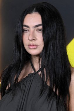 Charli XCX, 28 Ekim 2025 'te Paramount Tiyatrosu' ndaki 