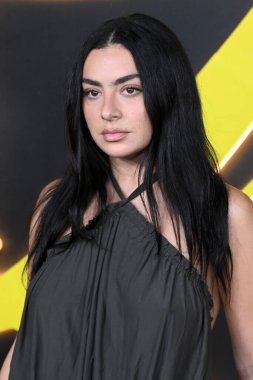 Charli XCX, 28 Ekim 2025 'te Paramount Tiyatrosu' ndaki 