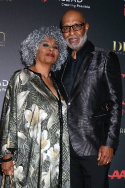 Gina Taylor-Pickens, James Pickens Jr. 35. Yıllık DiVAS Basitçe Şarkı Söylüyor! Taglyan Kompleksi 'nde 1 Kasım 2025, Los Angeles, CA