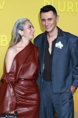 Jimena Duran, Carlos Manuel Vesga Pluribus Sezon Prömiyeri 'nde 4 Kasım 2025' te Los Angeles, CA