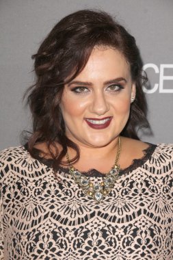 aktris Artemis Pebdani