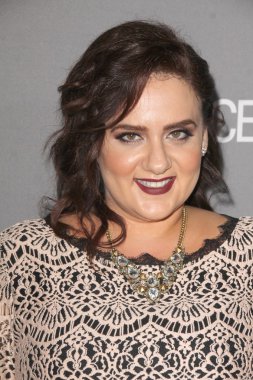 aktris Artemis Pebdani