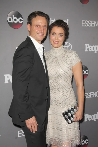 Tony Goldwyn, Bellamy Young — Stockfoto