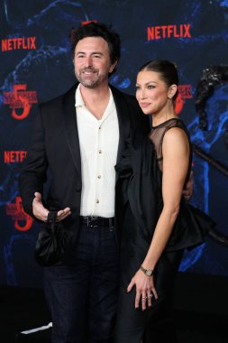 Beau Clark, Stassi Schroeder Stranger Things Sezon 5 Bölüm 5 TCL Çin Tiyatrosu 'nun galasında 6 Kasım 2025' te Los Angeles, CA