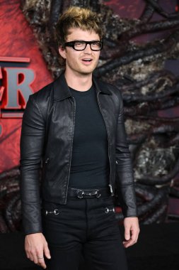 Joe Keery, Stranger Things Sezon 5 Bölüm 5 TCL Çin Tiyatrosu 'nun IMAX' te galası 6 Kasım 2025 'te Los Angeles, CA