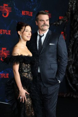 Millie Bobby Brown, David Harbour Stranger Things Sezon 5 Bölüm 5 TCL Çin Tiyatrosu 'nda prömiyer 6 Kasım 2025, Los Angeles, CA