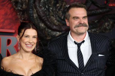 Millie Bobby Brown, David Harbour Stranger Things Sezon 5 Bölüm 5 TCL Çin Tiyatrosu 'nda prömiyer 6 Kasım 2025, Los Angeles, CA