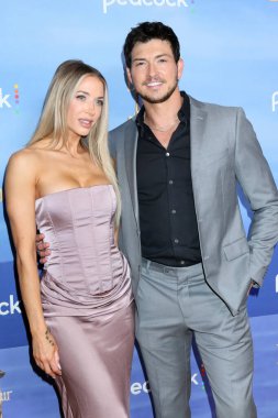 Casey Martin, Robert Scott WIlson Hayatımızın Günleri 'nde Garland Otel' de 60. yıldönümü kutlamasında 8 Kasım 2025 'te Studio City, CA