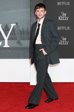 Charlie Rowe, 11 Kasım 2025 'te Los Angeles' taki Jay Kelly Los Angeles Tiyatrosu 'nda.