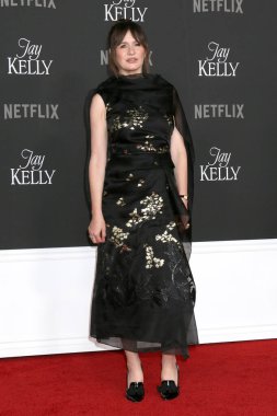 Emily Mortimer, 11 Kasım 2025 'te Los Angeles' taki Jay Kelly Los Angeles Tiyatrosu 'nda.