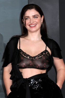 Eve Hewson, 11 Kasım 2025 'te Los Angeles' taki Jay Kelly Los Angeles Tiyatrosu 'nda.