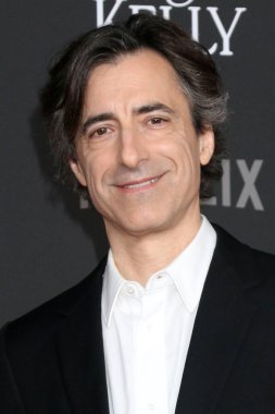 Noah Baumbach, 11 Kasım 2025 'te Los Angeles' taki Jay Kelly Los Angeles Tiyatrosu 'nda.