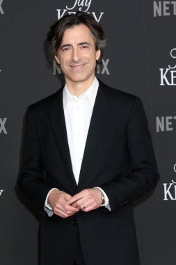 Noah Baumbach, 11 Kasım 2025 'te Los Angeles' taki Jay Kelly Los Angeles Tiyatrosu 'nda.
