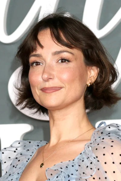 Milana Vayntrub Jay Kelly Los Angeles Premiere 'de 11 Kasım 2025' te Mısır Tiyatrosu 'nda