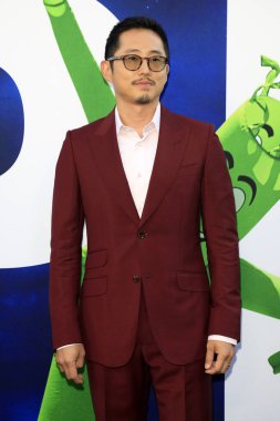 Steven Yeun, 18 Temmuz 2022 'de Los Angeles' taki TCL Çin Tiyatrosu 'ndaki No World Premiere' de.