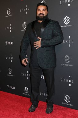 Adrian Dev, 1 Aralık 2025 'te Los Angeles' taki Akademi Sinema Müzesi 'ndeki Sweetwater galasında.