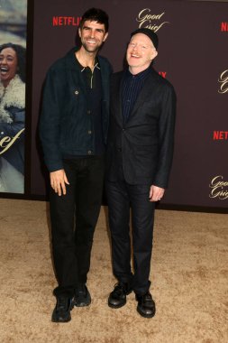 Justin Mikita, Jesse Tyler Ferguson 23 Aralık 2023 'te Los Angeles, CA' daki Good Grief Theatre 'da.