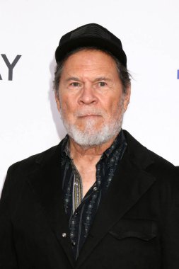 5 Aralık 2025 'te Burbank, CA' da Associated Television Int 'l Studios' da The Bay Sezon 10 'da bir Martinez.