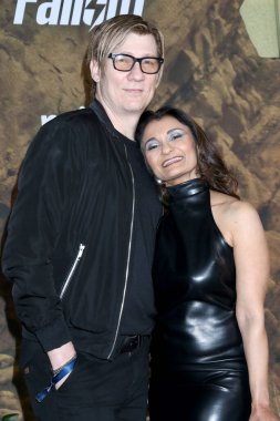 Rick Barriodill, Anjali Bhimani Radyoaktif Serpinti 2. Sezon Prömiyer Akademi Sinema Müzesi 'nde 8 Aralık 2025, Los Angeles, CA