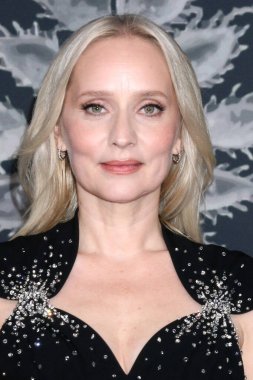 Mona Fastvold, 14 Aralık 2025 'te Los Angeles' taki Linwood Dunn Tiyatrosu 'nda Ann Lee Premiere' in Ahit 'inde.