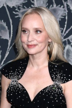 Mona Fastvold, 14 Aralık 2025 'te Los Angeles' taki Linwood Dunn Tiyatrosu 'nda Ann Lee Premiere' in Ahit 'inde.