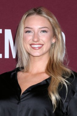 Sydney Thomas TCL Çin Tiyatrosu 'ndaki The Housemaid Premiere' de 15 Aralık 2025 'te Los Angeles, CA