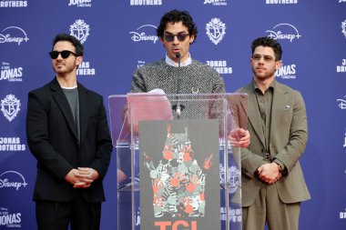 Kevin Jonas, Joe Jonas, Nick Jonas Jonas Jonas Jonas, Jonas Brothers Hand and Footprint In Cement seremonisinde 3 Aralık 2025 'te Los Angeles, CA
