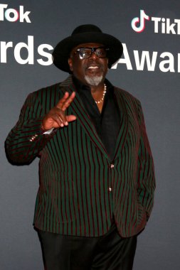 Cedric, Hollywood Paladyumu 'ndaki TikTok Ödülleri' nde 18 Aralık 2025 'te Los Angeles, CA