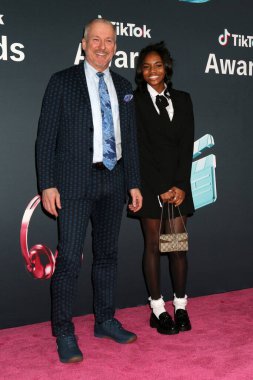 Ron Clark, Zyon Malcom TikTok Ödülleri 'nde 18 Aralık 2025' te Los Angeles, CA