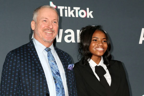 Ron Clark, Zyon Malcom TikTok Ödülleri 'nde 18 Aralık 2025' te Los Angeles, CA