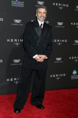 Oscar Isaac, Palm Springs Uluslararası Film Festivali Galasında 3 Ocak 2026 'da Palm Springs, CA