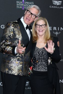 Paul Feig, Laura Feig, 3 Ocak 2026 'da Palm Springs, CA' da düzenlenen Kongre Merkezi 'ndeki 37. Palm Springs Uluslararası Film Festivali Galasında.