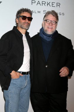 Oscar Isaac, Guillermo Del Toro PSIFF Yaratıcı Etki Ödülleri 'nde ve 10 Yönetmen 4 Ocak 2026' da Palm Springs, CA