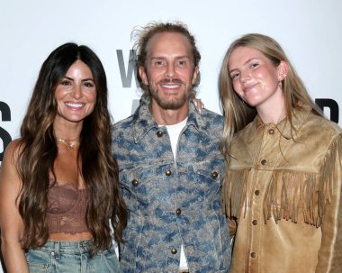 Alison Victoria, Brandt Andersen, Saylor Andersen 6 Ocak 2026 'da Century City, CA' da I Was a Stranger 'ın galasında.