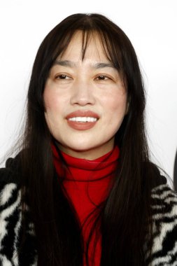 Yi Zhou, Los Angeles 'ta 7 Ocak 2026' da Los Angeles Kongre Merkezi 'nde düzenlenen 2026 Los Angeles Sanat Fuarı açılış gecesi galasında.