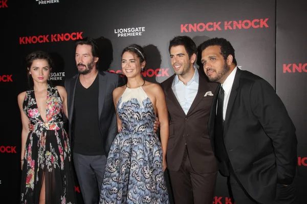 Ana de Armas, Keanu Reeves, csipke izzó, ismeretlen Eli Roth — Stock Fotó