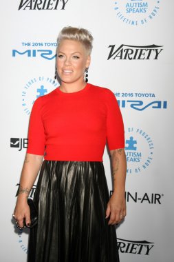 Pembe, Alecia Moore Hart