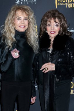 Dyan Cannon, Joan Collins, 21 Ocak 2026 'da Century City, CA' da AMC 15 'teki' Arkadaşlar Arası Cinayet 'gösteriminde.