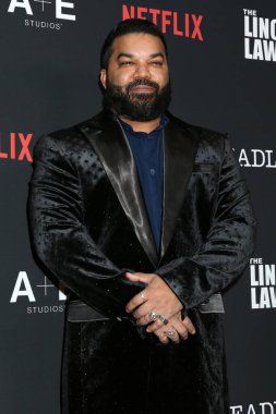 Adrian Dev, Lincoln Avukatı Sezon 4 Bölüm 4 PMC Çatısı Terasında 28 Ocak 2026 'da Batı Hollywood, CA