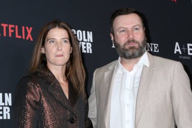 Cobie Smulders, Taran Killam 'The Lincoln Lawyer' ın 4. sezon kutlamasında 28 Ocak 2026 'da Batı Hollywood, CA