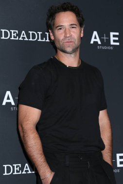 Manuel Garcia-Rulfo, 'Lincoln Avukatı' Sezon 4 Bölüm 4 PMC Çatısı Terasında 28 Ocak 2026, Batı Hollywood, CA