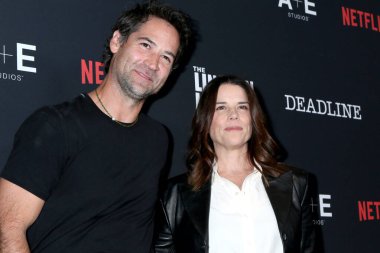 Manuel Garcia-Rulfo, Neve Campbel, Lincoln Avukatı Sezon 4 Bölüm 4 PMC Çatısı Terasında 28 Ocak 2026, Batı Hollywood, CA