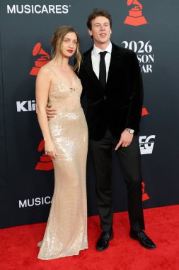 Anna Sitar, Josh Brubaker 30 Ocak 2026 'da Los Angeles, CA' da Los Angeles Kongre Merkezi 'nde yılın MusiCares Person etkinliğinde.