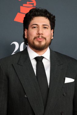 Bryson Keith, Los Angeles 'ta 30 Ocak 2026' da Los Angeles Kongre Merkezi 'nde yılın MusiCares Kişi Yarışması' nda IHO Mariah Carey.