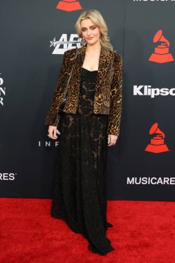 Taylor Momsen, 30 Ocak 2026 'da Los Angeles' taki Los Angeles Kongre Merkezi 'nde yılın MusiCares Kişi Yarışması' nda IHO Mariah Carey.