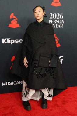 Audrey Nuna, Los Angeles 'ta 30 Ocak 2026' da Los Angeles Kongre Merkezi 'nde yılın MusiCares etkinliğinde IHO Mariah Carey' de.