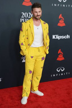 Bobby Berk, Los Angeles 'ta 30 Ocak 2026' da Los Angeles Kongre Merkezi 'nde yılın MusiCares Person of the Year Organizasyonu IHO Mariah Carey' de.