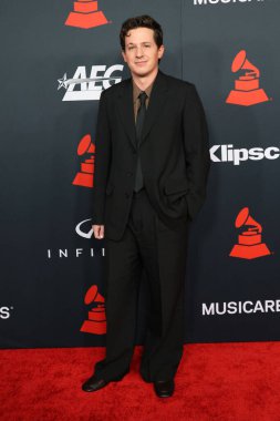 Charlie Puth, Los Angeles 'ta 30 Ocak 2026' da Los Angeles Kongre Merkezi 'nde yılın MusiCares Person of the Year Event IHO Mariah Carey' de.